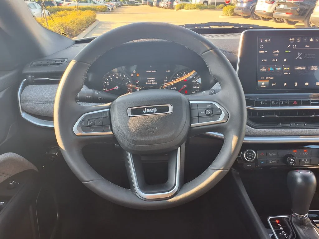 Used 2025 White Jeep Latitude image 20