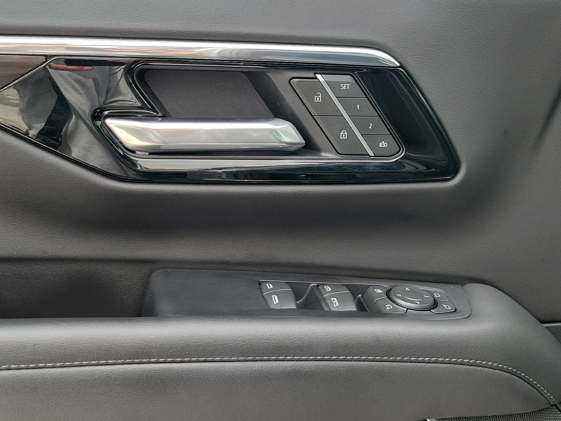 Used 2025 Sterling Gray Metallic Chevrolet Z71 image 20