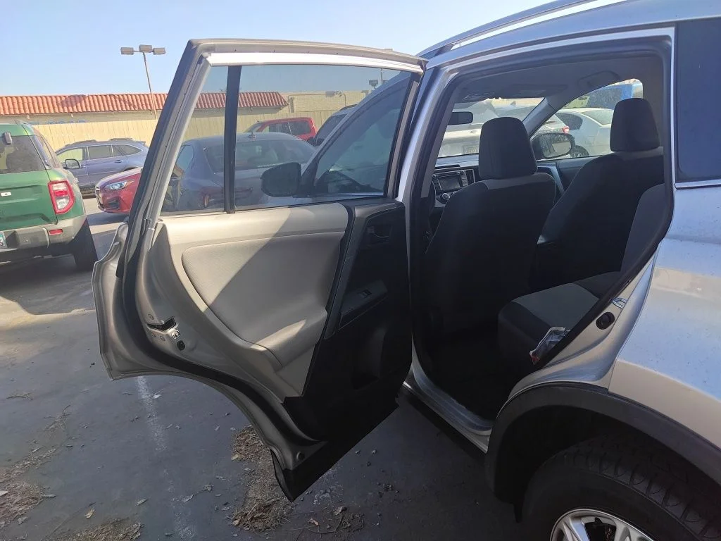 Used 2013 Silver Toyota LE image 15