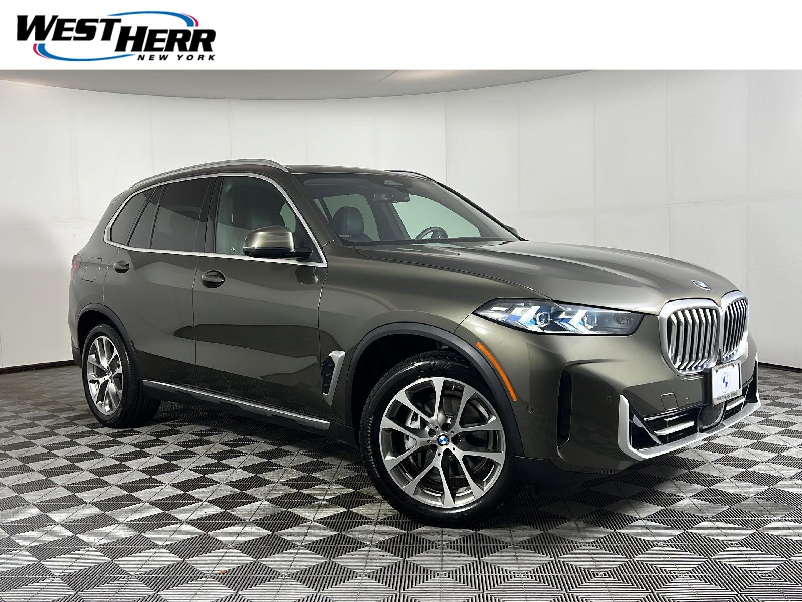 Used 2025 Manhattan Green Metallic BMW xDrive40i image 1