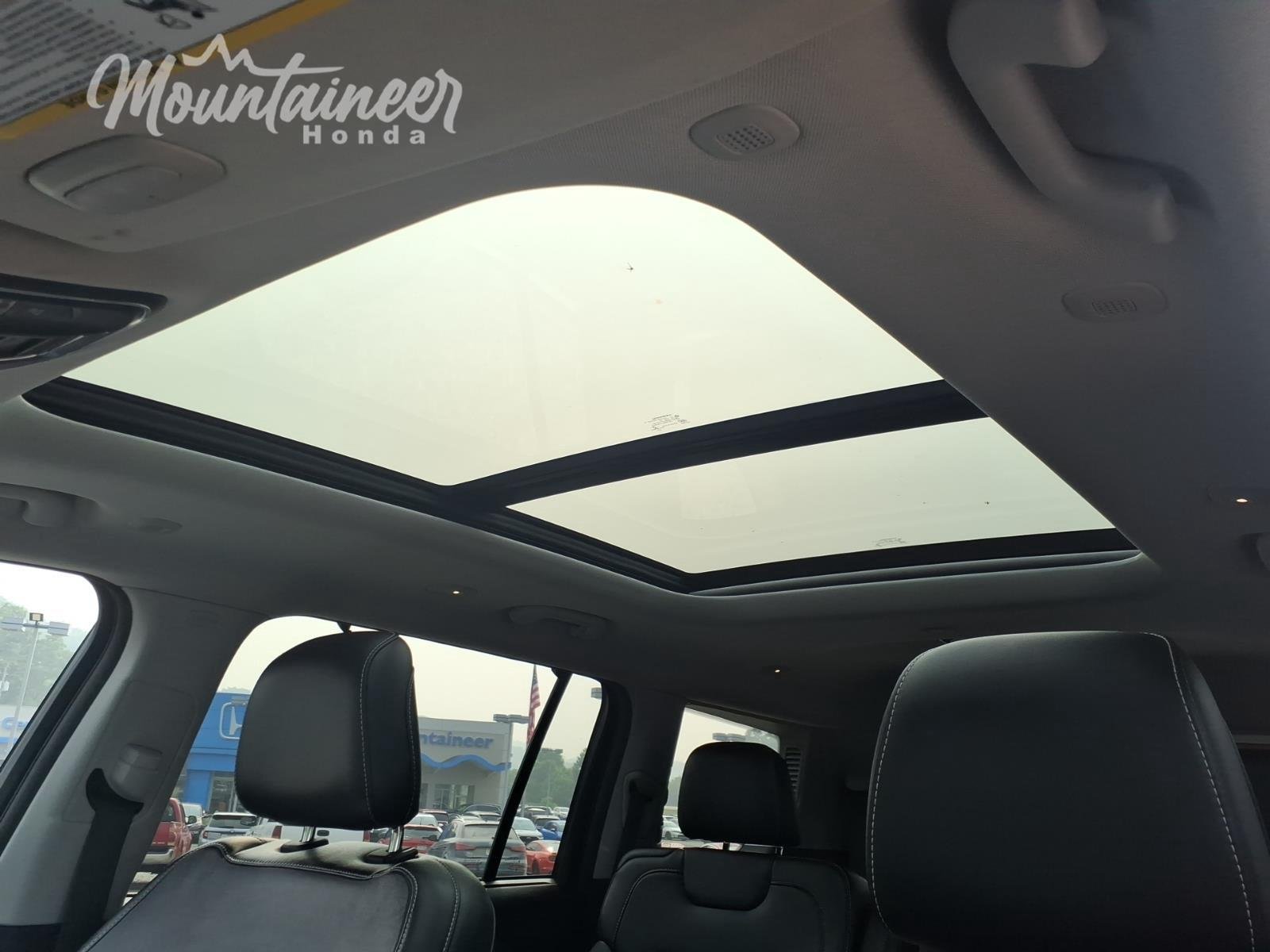 Used 2023 Diamond Black Crystal Pearlcoat Jeep Limited image 36