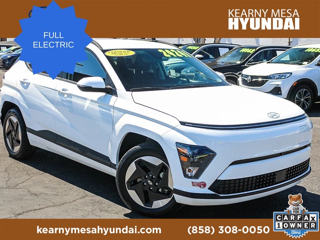 Used 2024 White Hyundai SEL image 1