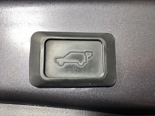 2020 Toyota RAV4 XLE - Photo 13