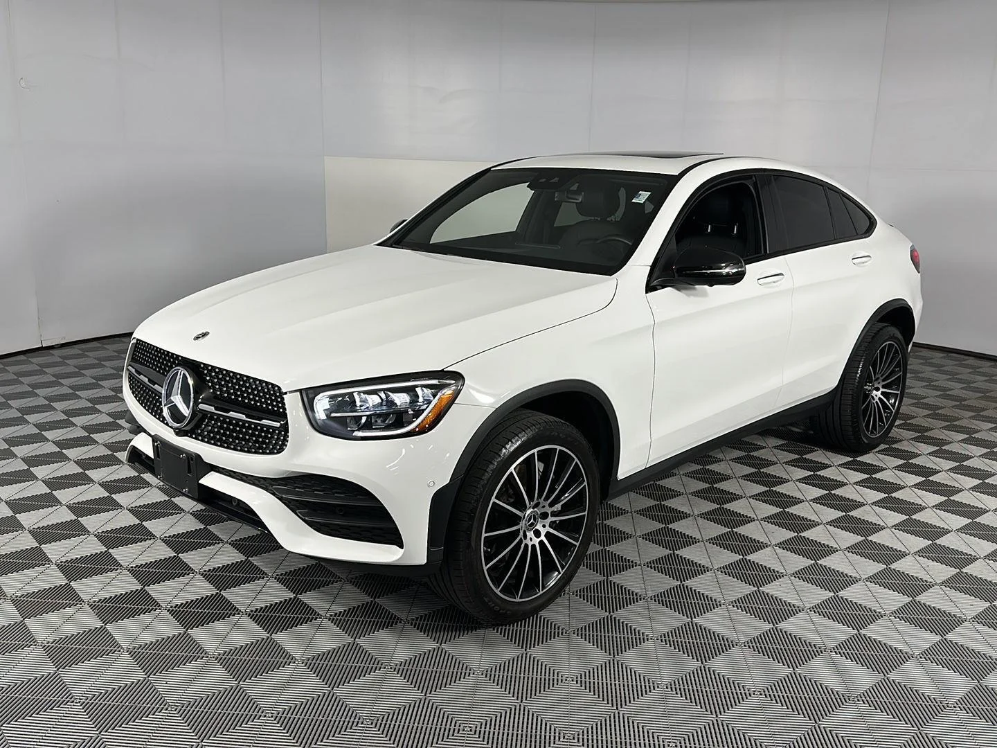Used 2023 Polar White Mercedes-Benz GLC 300 image 26