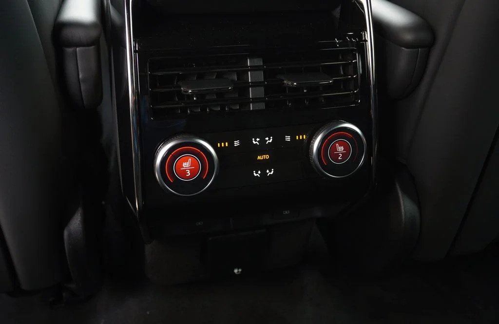 New 2026 Carpathian Grey Land Rover Dynamic SE image 35
