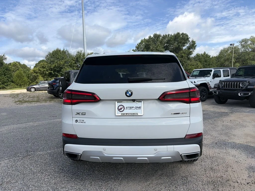 Used 2020 White BMW sDrive40i image 5