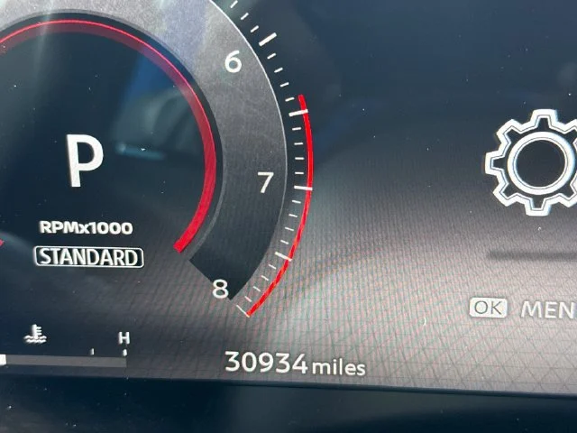 Used 2025 White Nissan SR image 17
