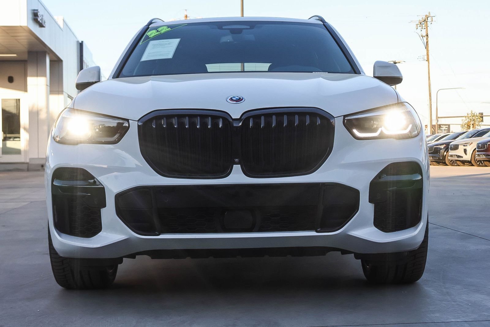 Used 2022 White BMW M50i image 2