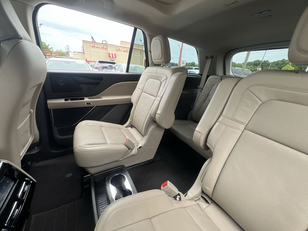Used 2021 White Lincoln Reserve image 14