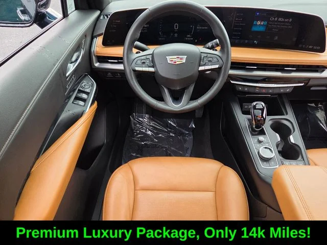 Used 2025 Green Cadillac Premium Luxury image 12