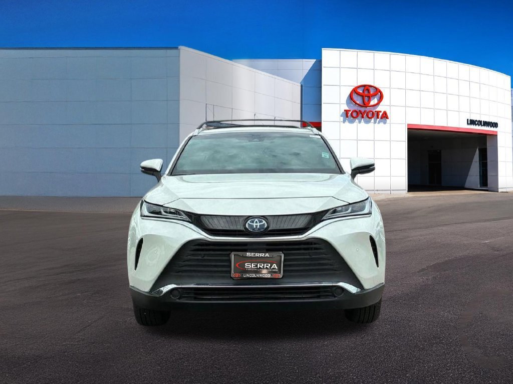 Used 2022 White Toyota XLE image 7