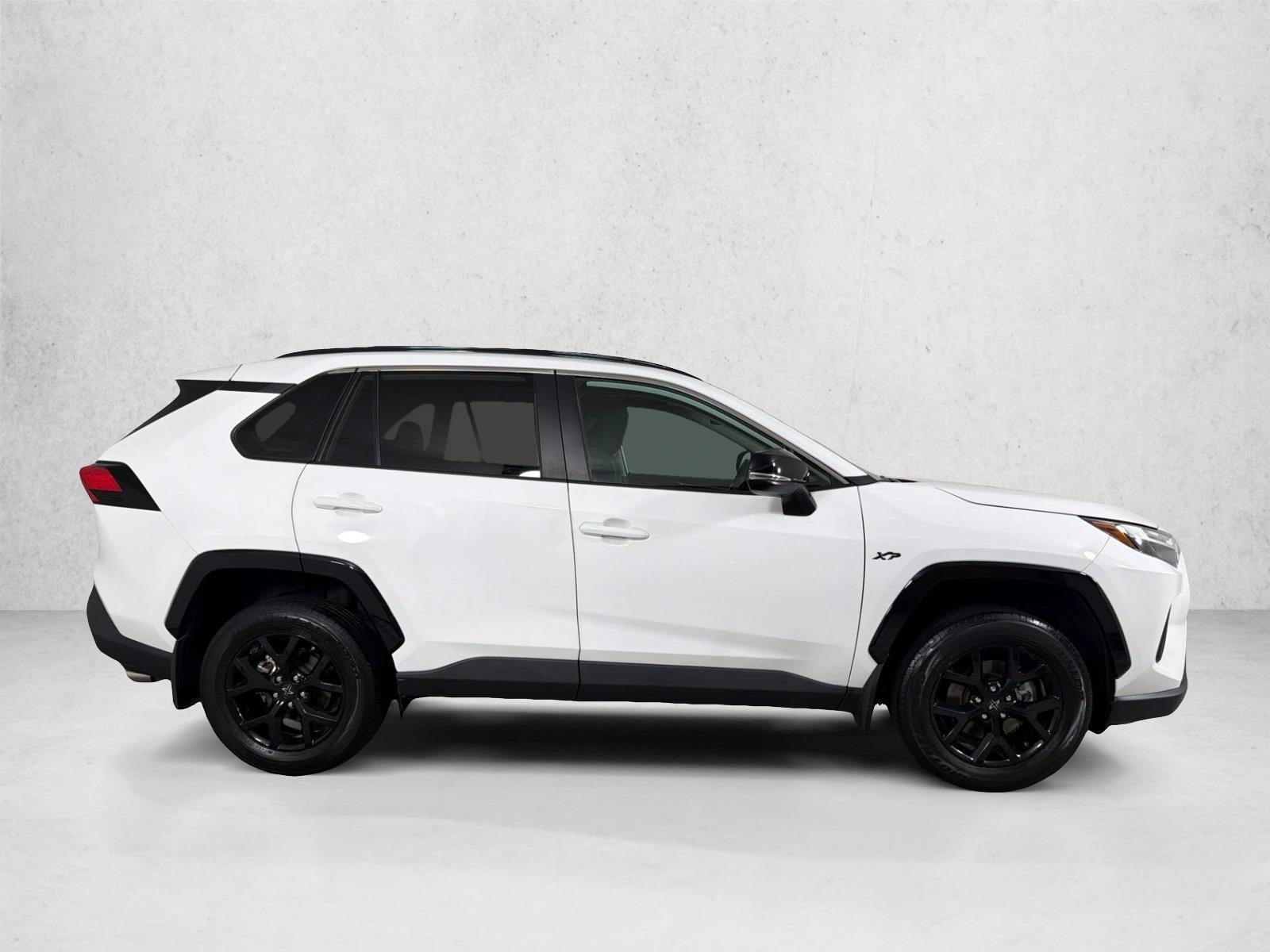 Used 2024 Ice Cap Toyota XLE image 3