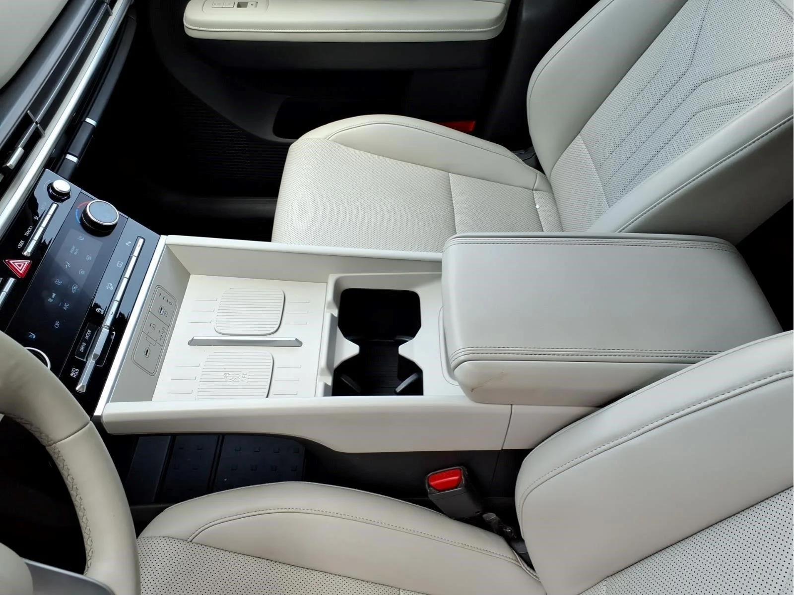 Used 2025  Hyundai SEL image 23