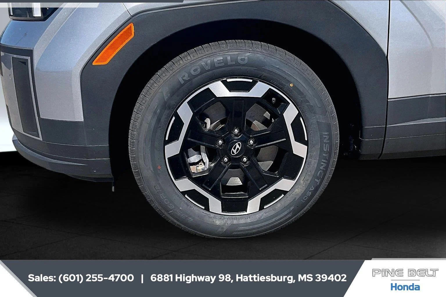 Used 2025 Shimmering Silver Hyundai SEL image 7