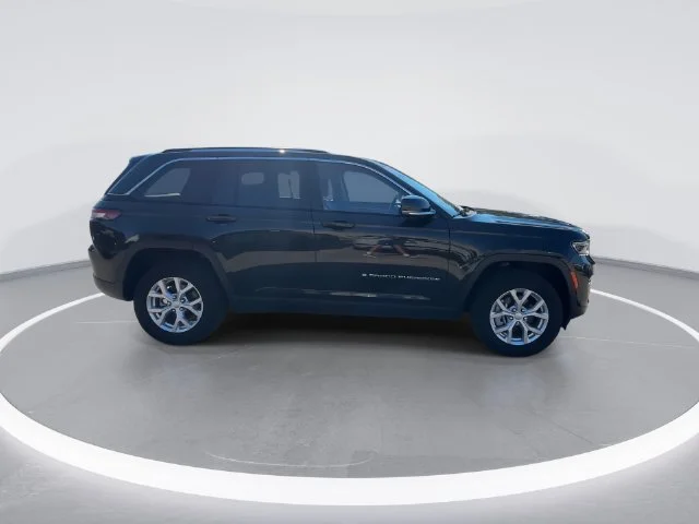 Used 2023 Brown Jeep Limited image 8