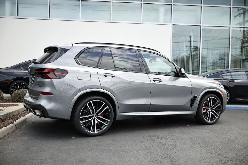 New 2026 Skyscraper Grey Metallic BMW xDrive40i image 7