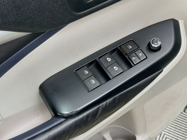 Used 2016 Blue Toyota XLE V6 image 18