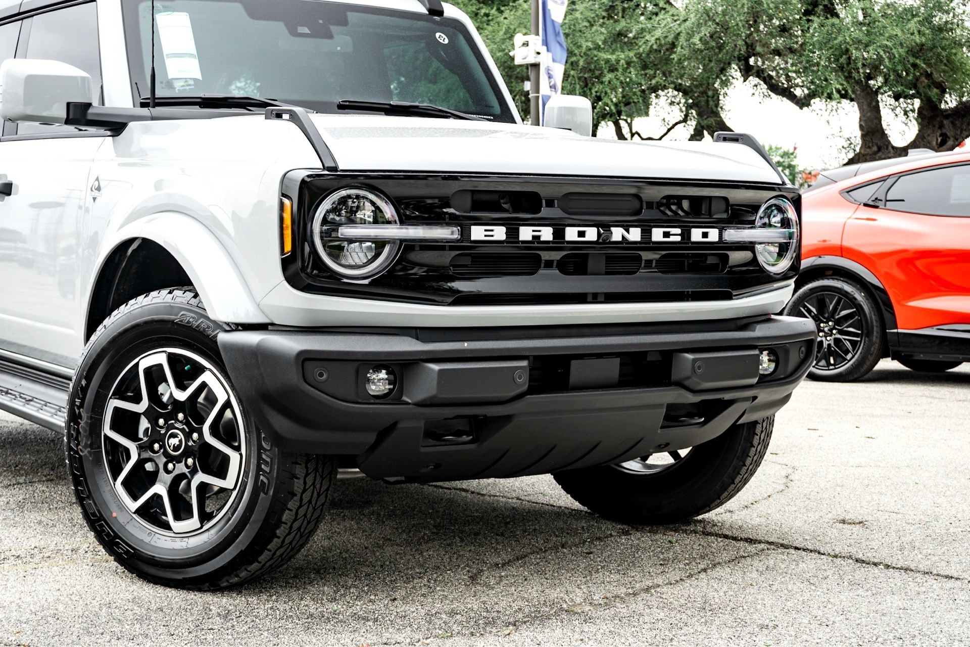 New 2026 Avalanche Gray Ford Outer Banks image 3