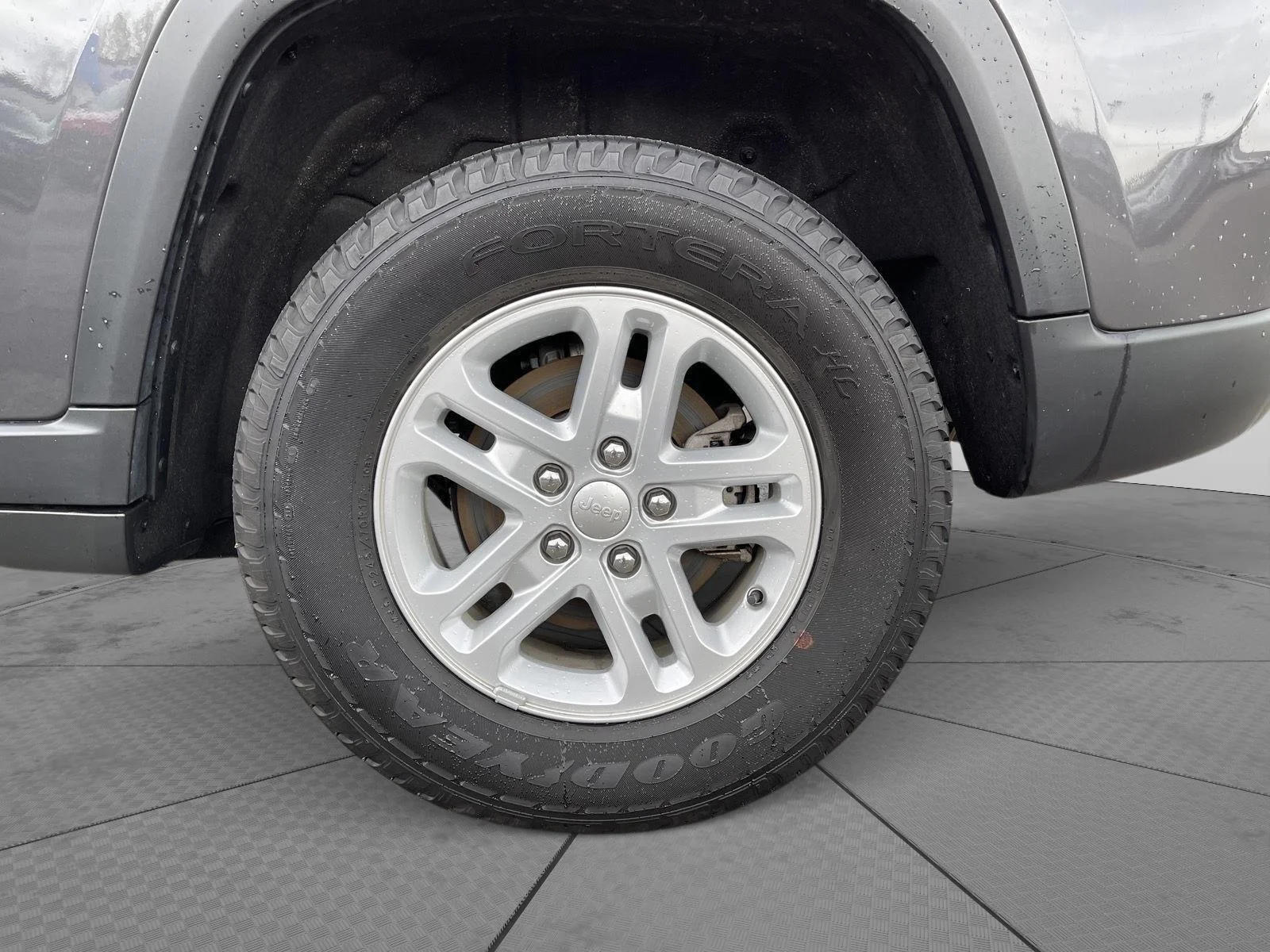 Used 2023 Baltic Gray Metallic Clearcoat Jeep Laredo image 24