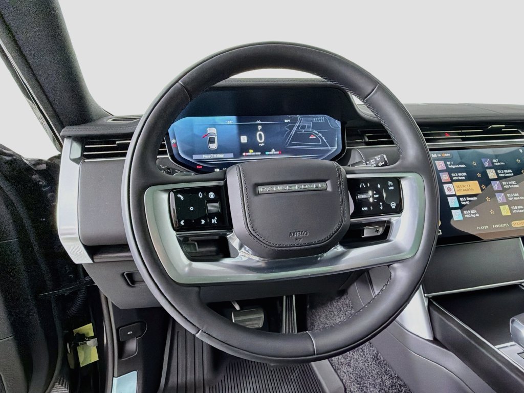 New 2027 Santorini Black Land Rover SE image 11