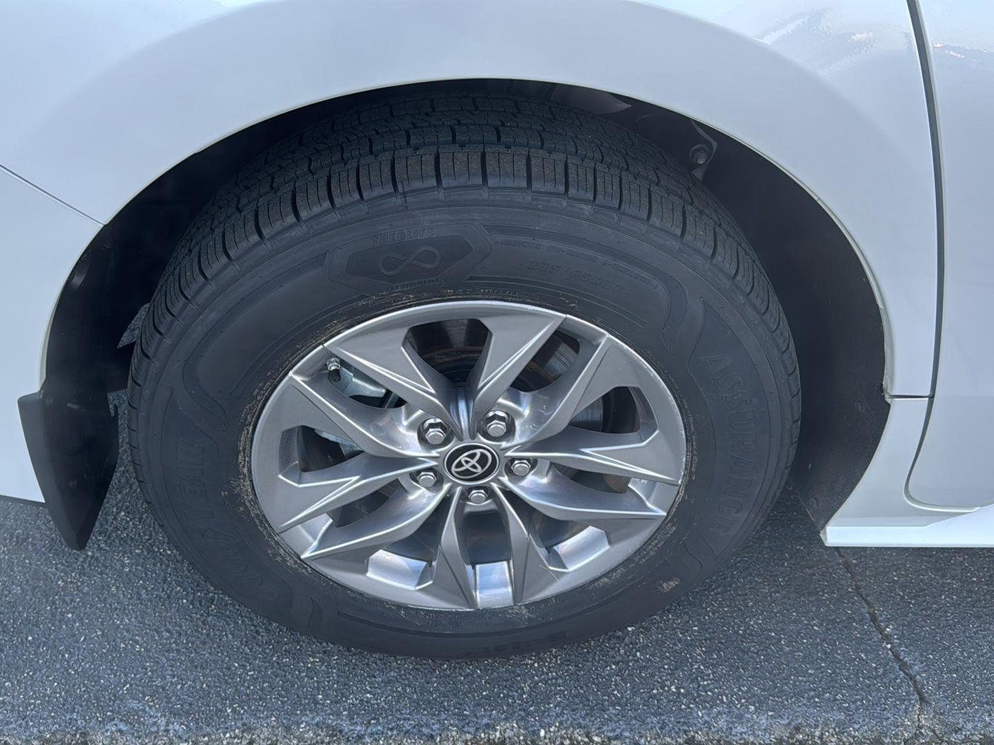 Certified Used 2025 Wind Chill Pearl Toyota XLE 7-Passenger image 34