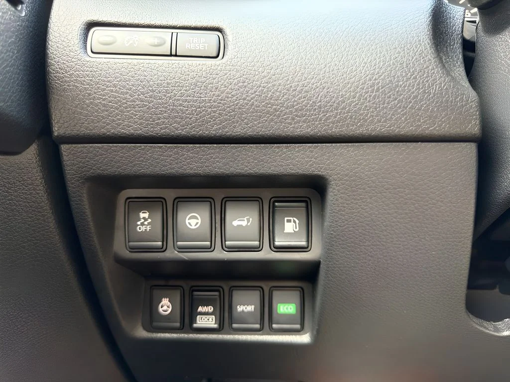 Used 2019 Black Nissan SL image 15