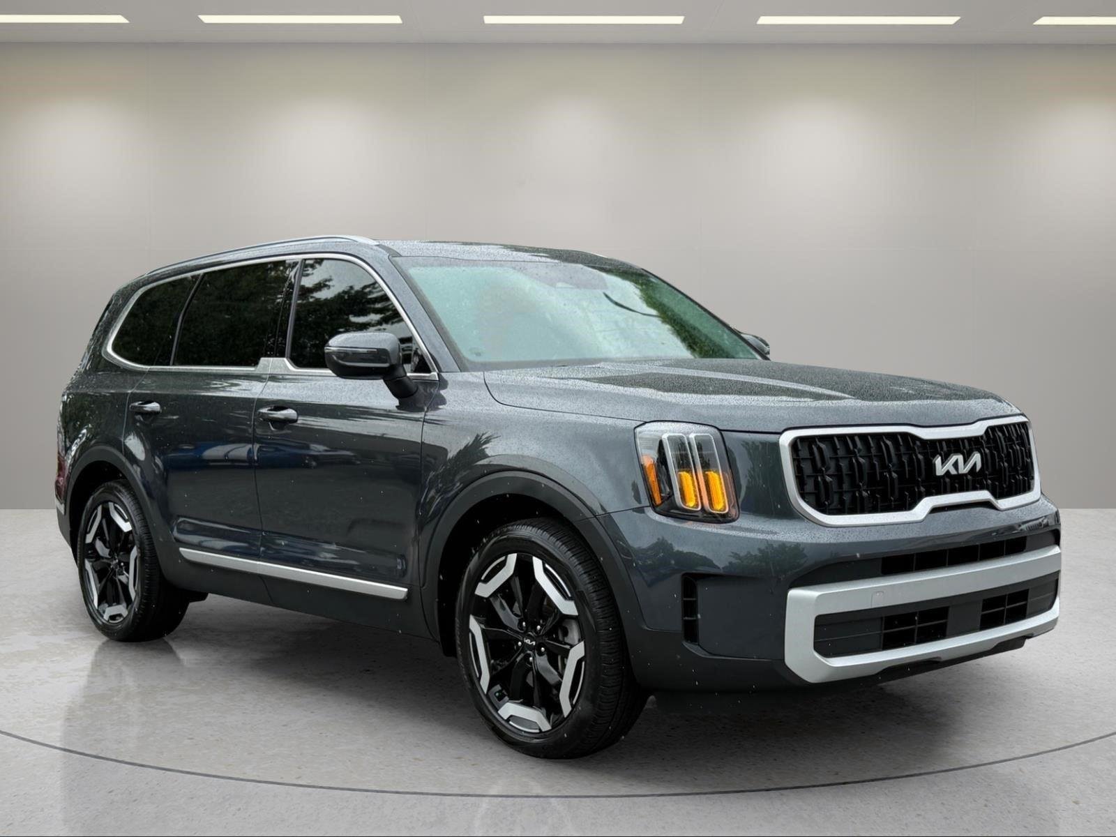 Used 2024 Gravity Gray Kia EX image 3