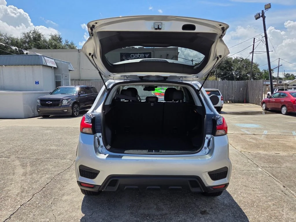 Used 2025 Silver Mitsubishi 2.0 SE image 24