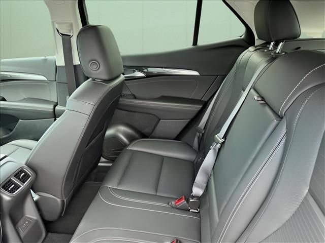 Used 2024 Green BMW xDrive28i image 10