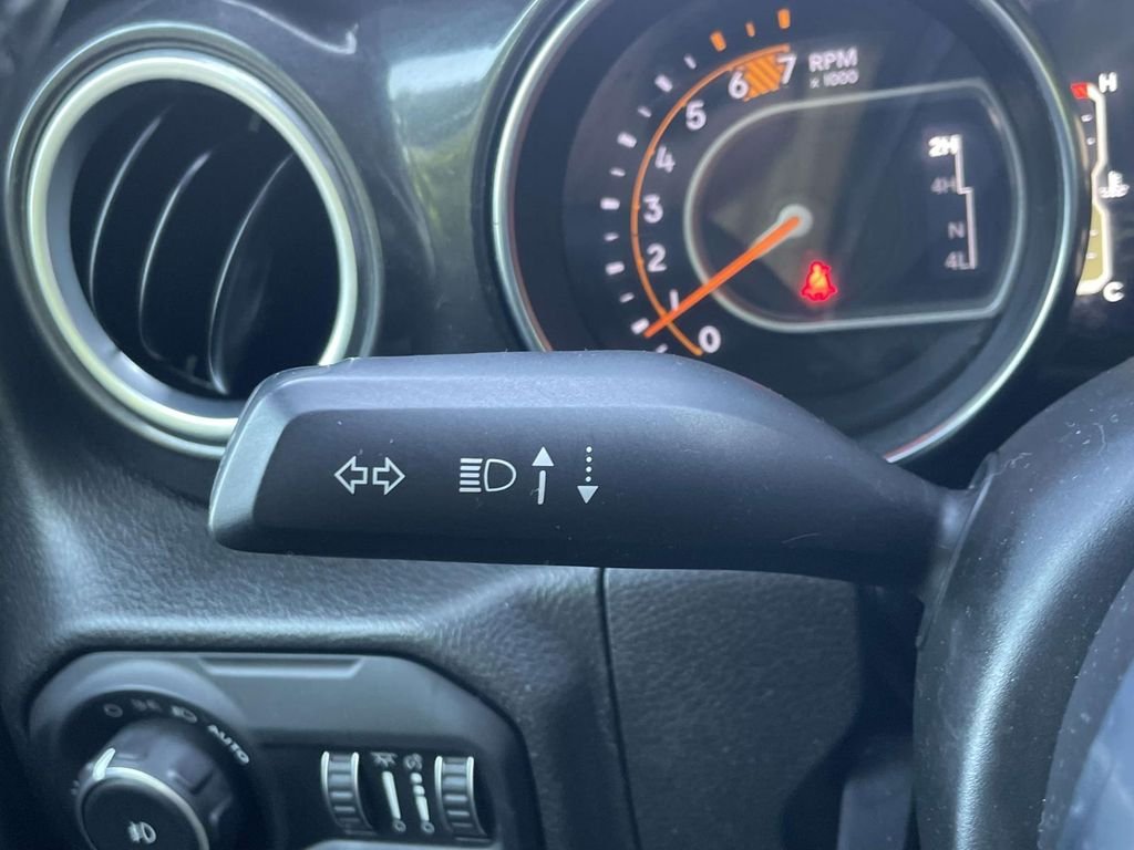 Used 2021 White Jeep Unlimited Sahara Altitude image 21