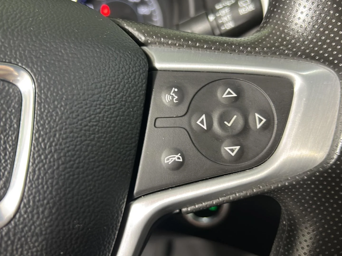 Used 2023 Summit White GMC SLE image 21