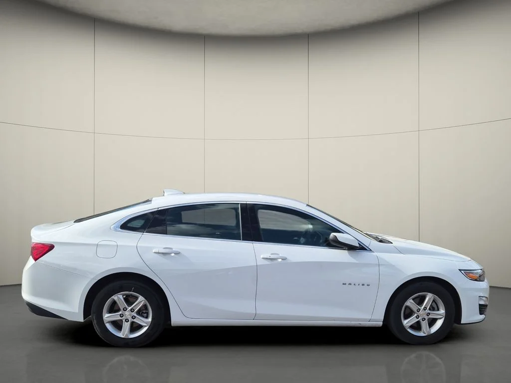 Used 2024 White Chevrolet LT image 8