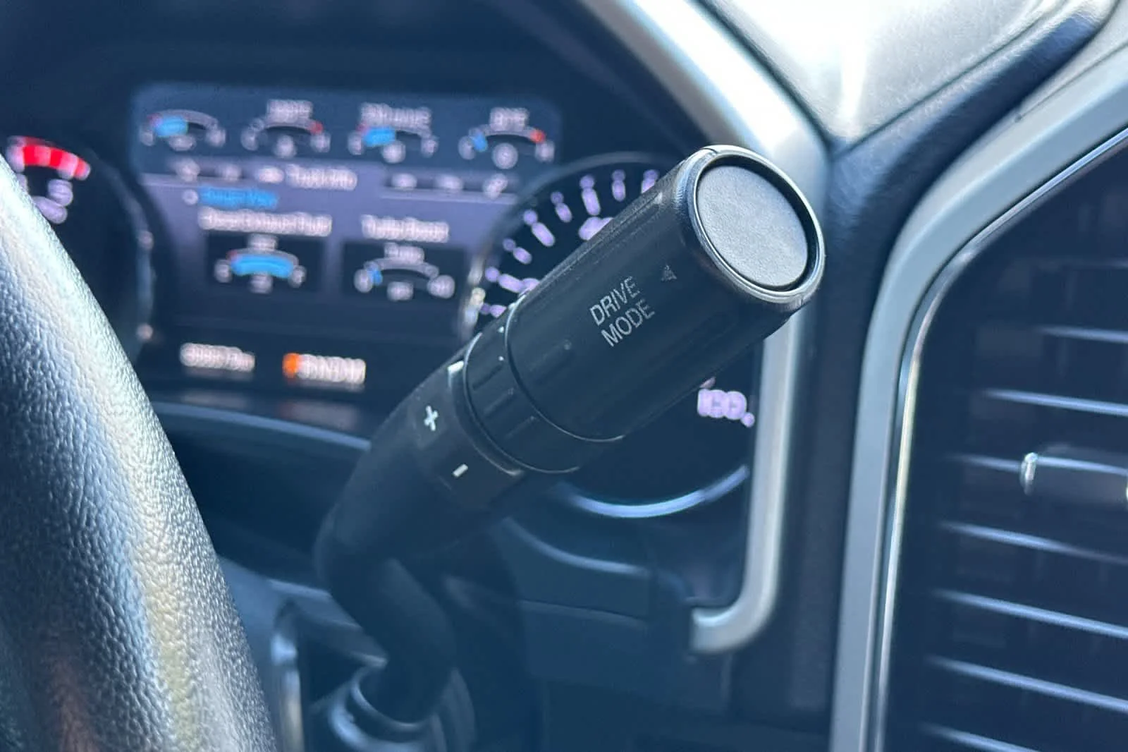 Used 2022 Stone Gray Metallic Ford LARIAT image 21