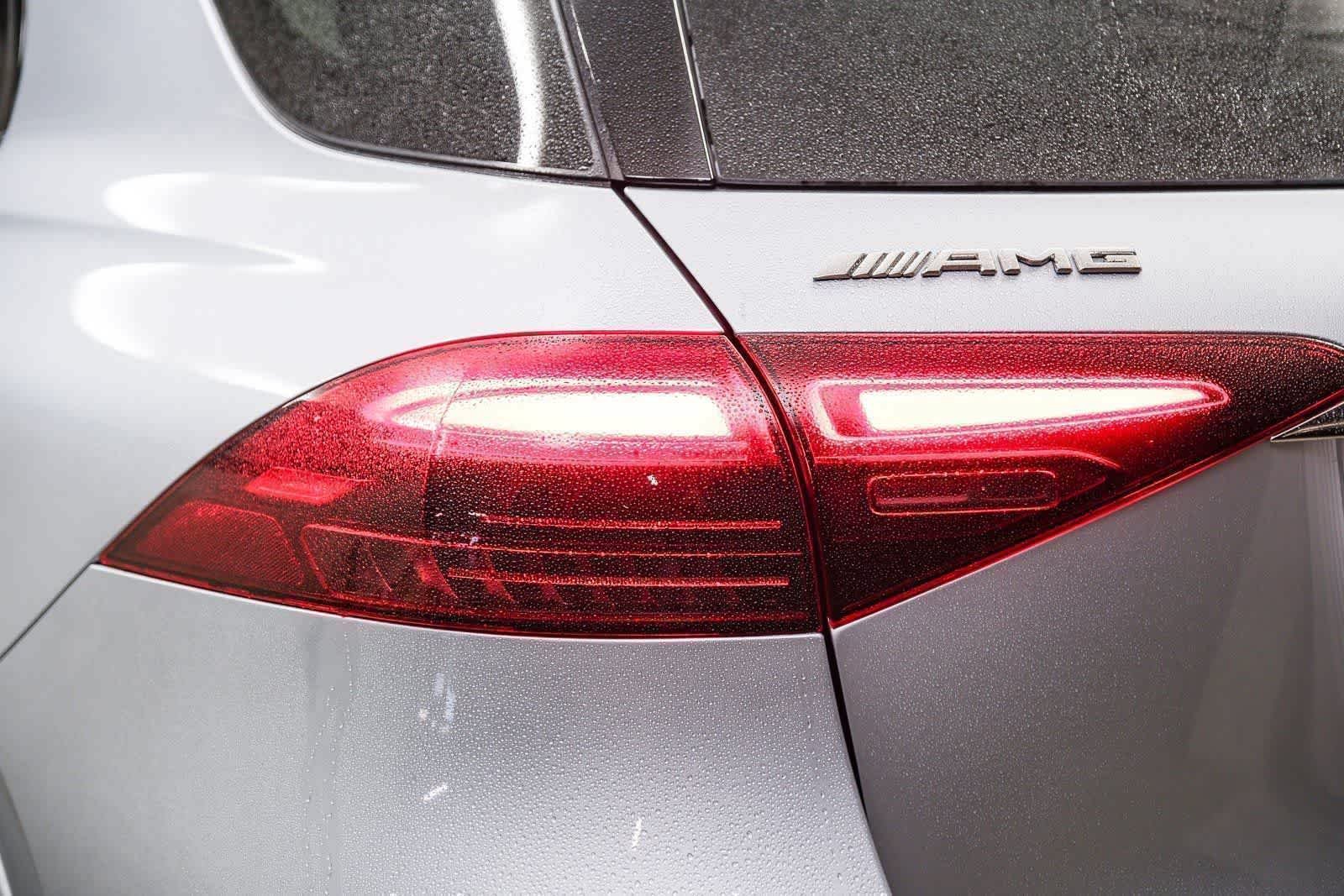 Nuevo Mercedes-Benz AMG® GLE 53 4MATIC+ SUV 2026 en color Cirrus Silver Metallic, imagen 7.