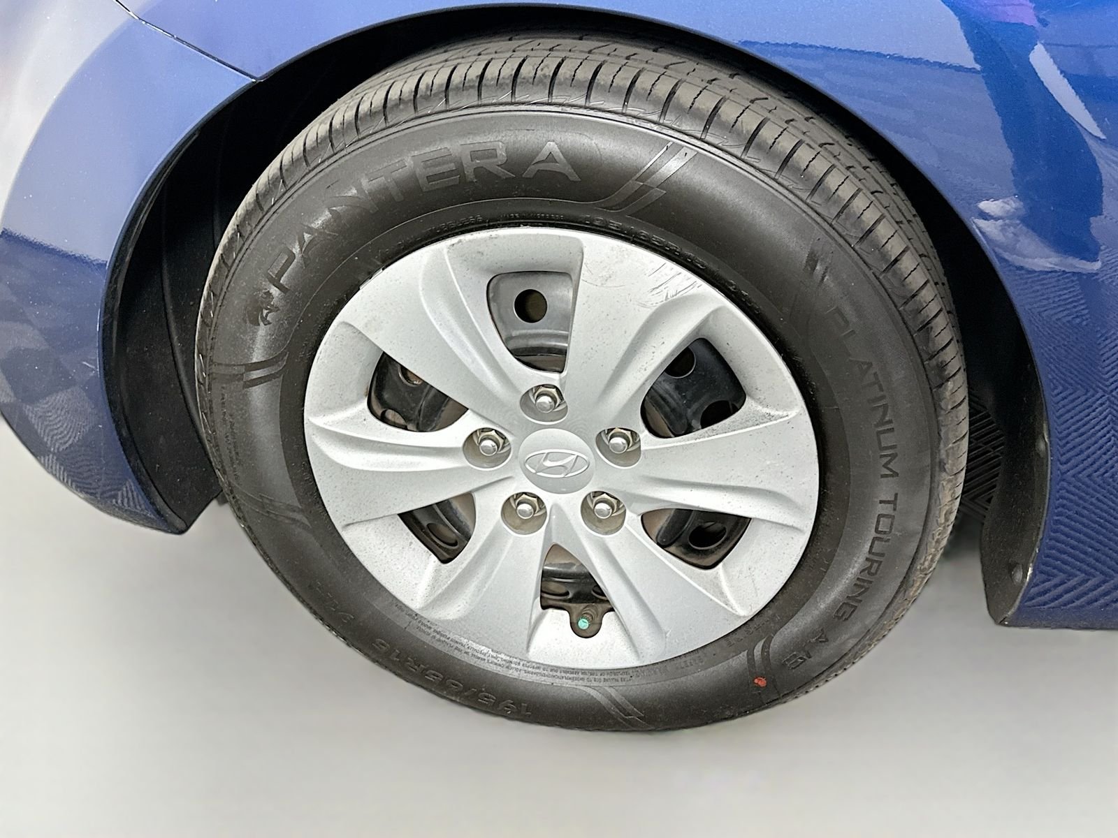 Used 2016 Lakeside Blue Hyundai SE image 28