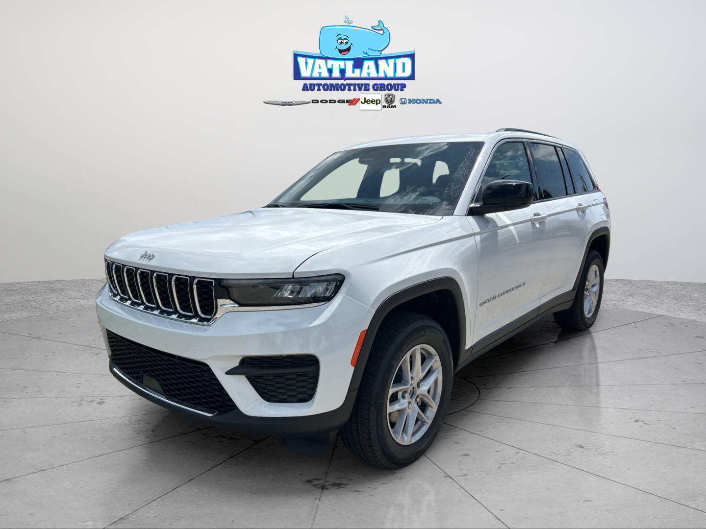 New 2026 Bright White Clear-Coat Exterior Paint Jeep Laredo X image 20