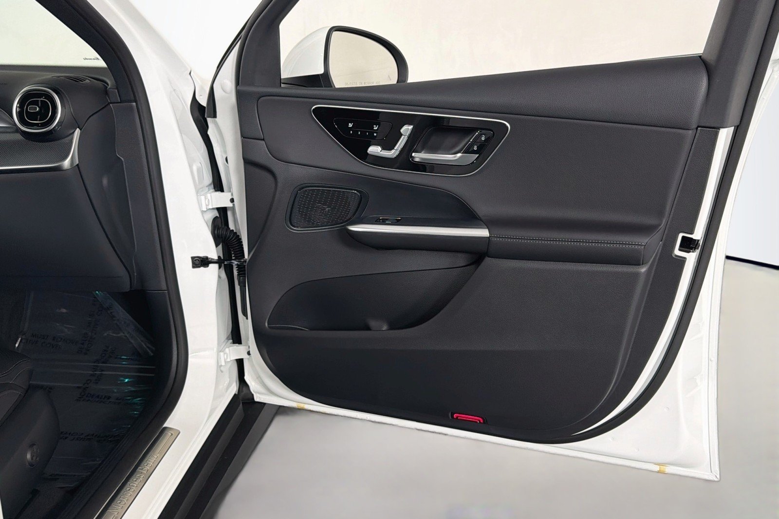 New 2026 Polar White Mercedes-Benz GLC 300 SUV image 23