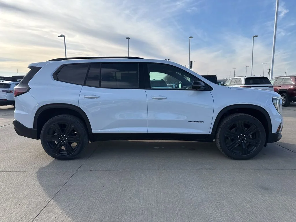 New 2026 Glacier White Tricoat GMC Elevation image 4