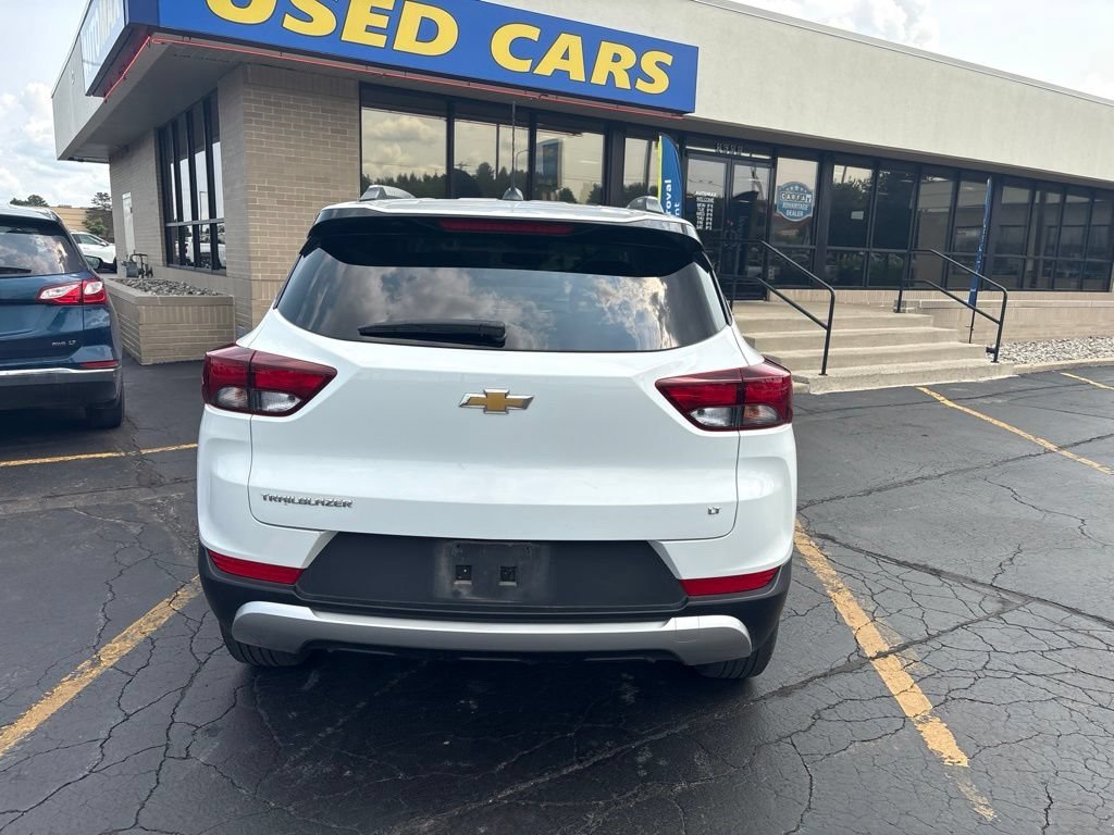 Used 2023 SUMMIT WHITE Chevrolet LT image 3