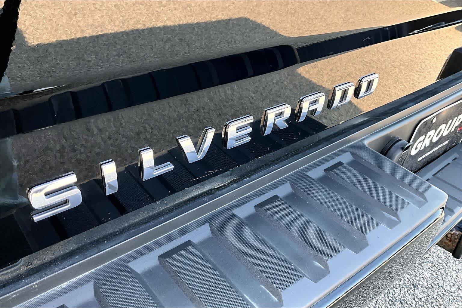 Used 2018 Black Chevrolet Custom image 10