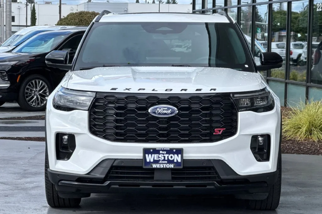 2025 Ford Explorer ST - Photo 9