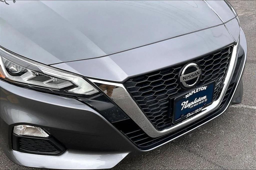 Used 2022 Gray Nissan 2.5 SV image 33