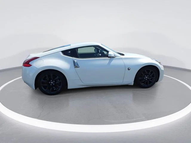 Used 2020 White Nissan Base image 8