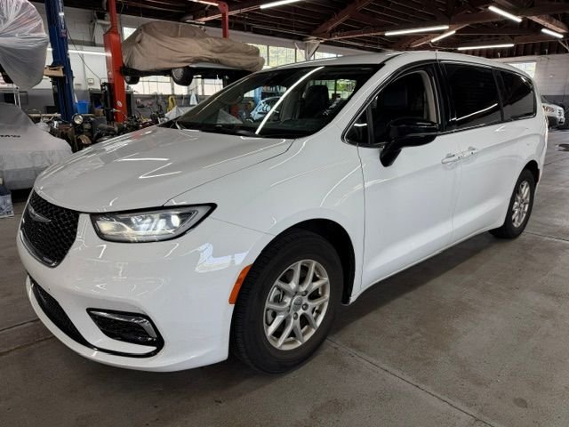 Used 2024 White Chrysler Touring L image 1