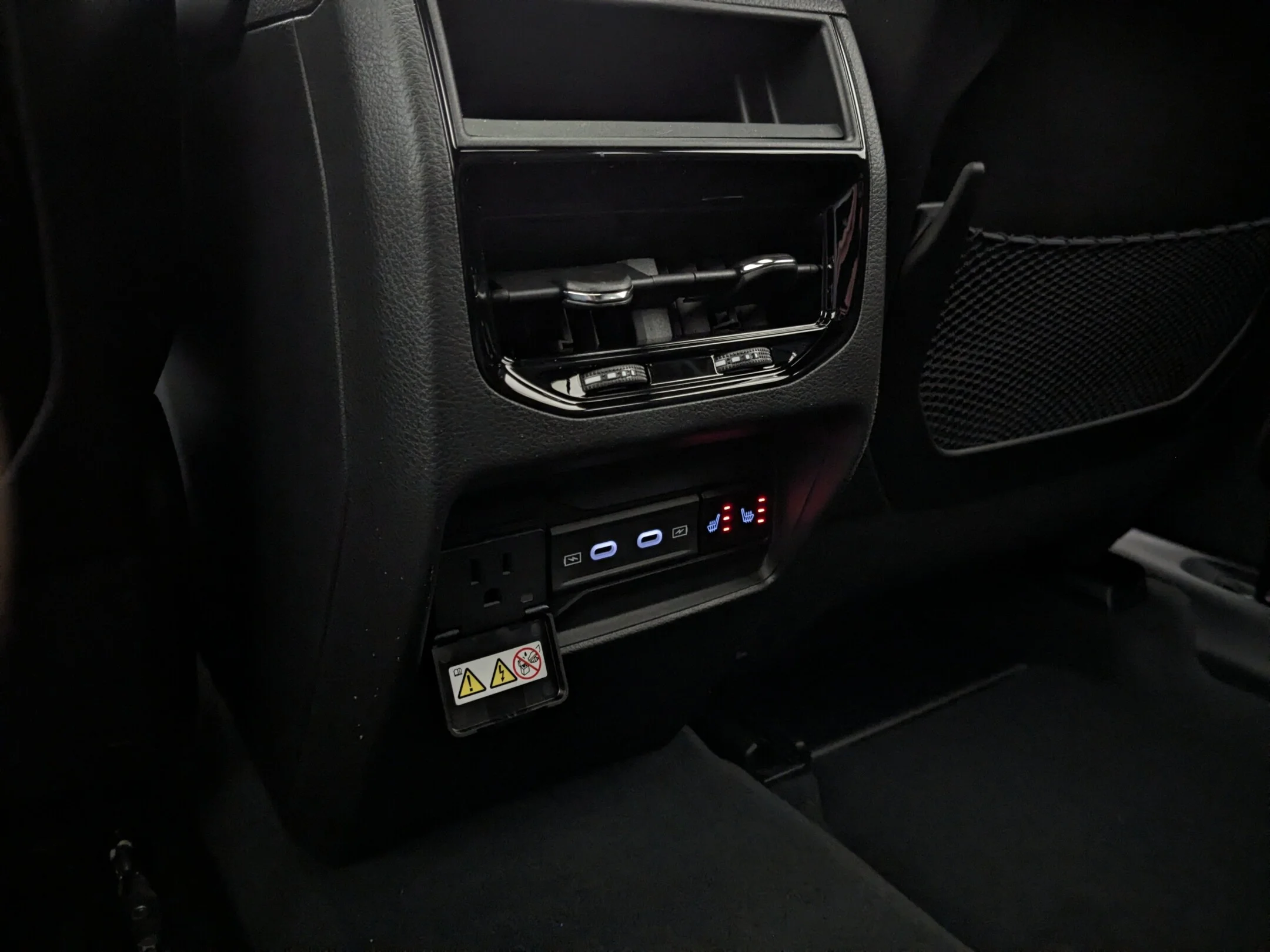 New 2026 Black Jeep Limited Reserve - - 4x4 - Pano Sunroof - Nappa Lthr - Vent Seats - Tow Pkg - Remote Start & More! image 27