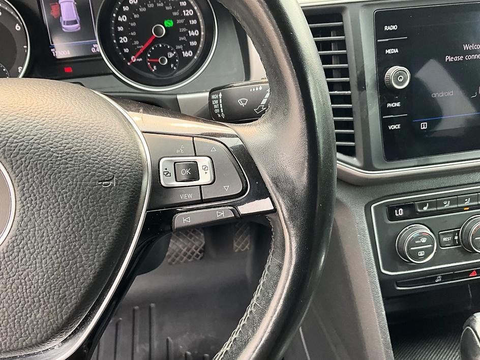 Used 2019 White Volkswagen 2.0T SE image 30
