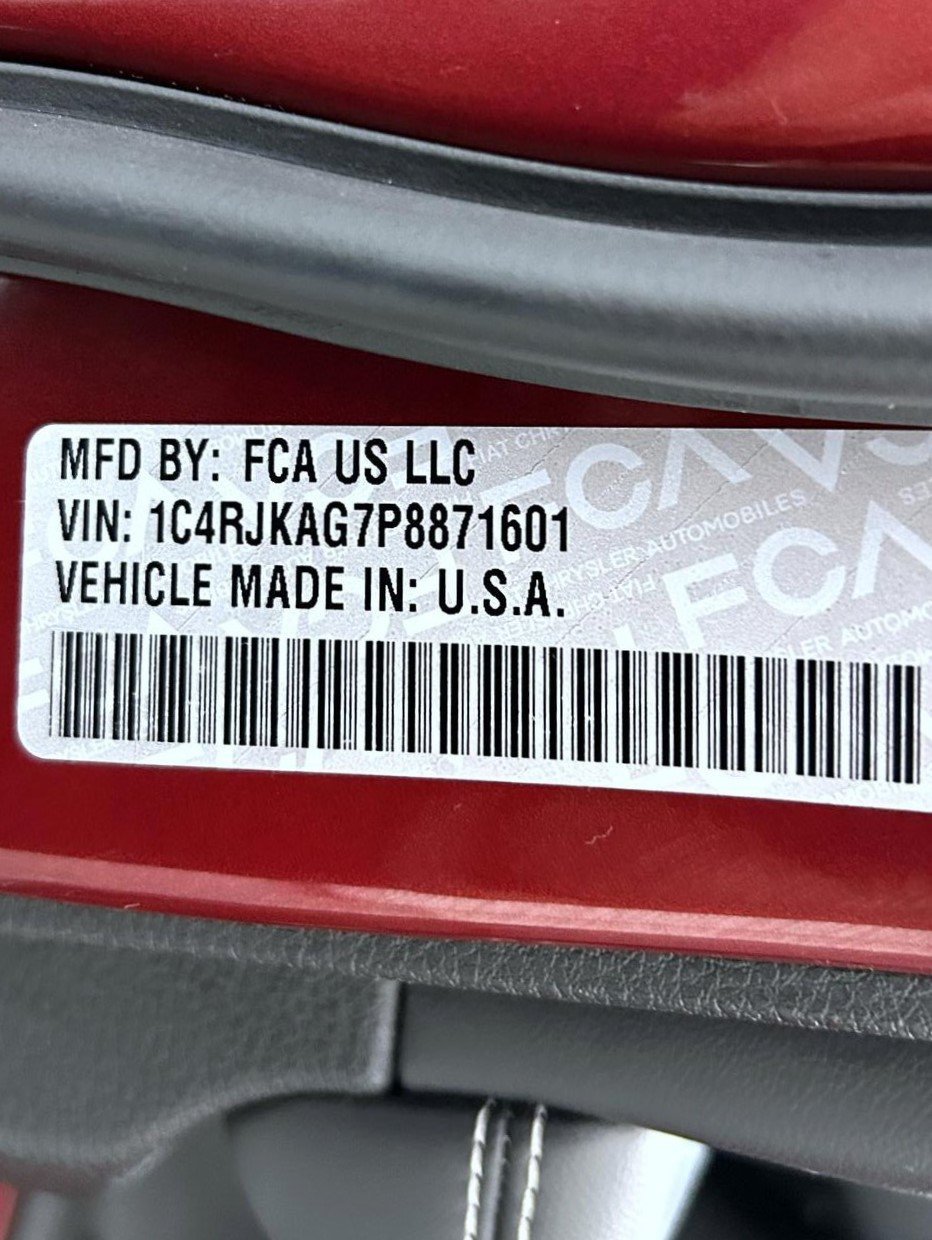 Used 2023 Red Jeep Altitude image 28