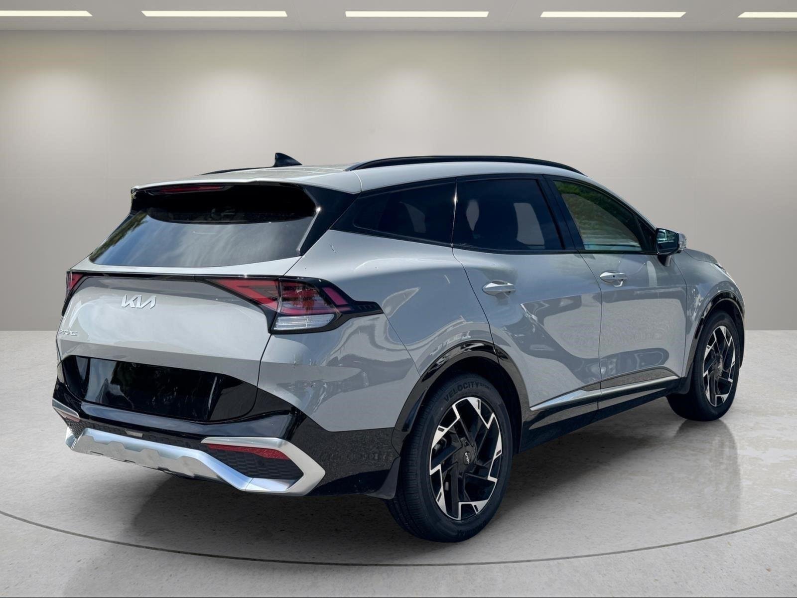 Used 2023 Wolf Gray Kia SX-Prestige image 5