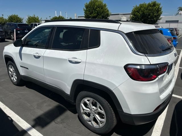 Certified Used 2024 Bright White Clearcoat Jeep Latitude image 2