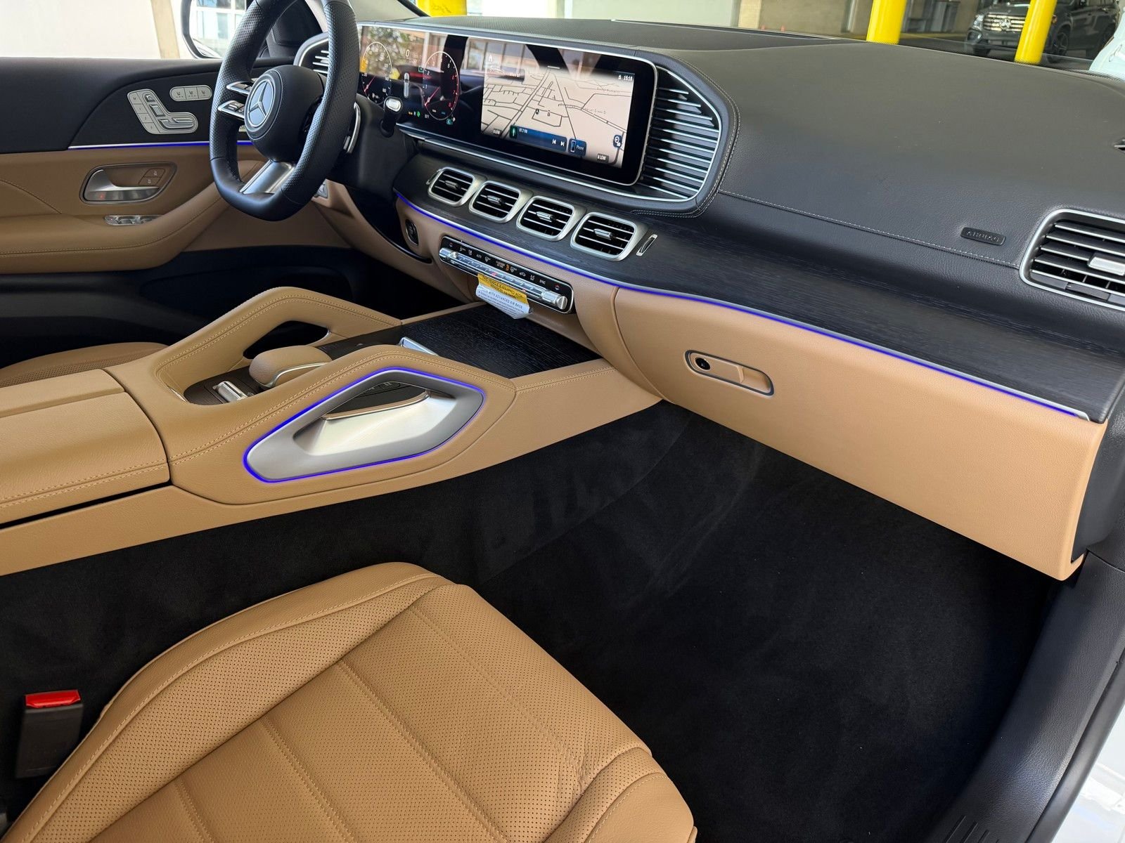 New 2026 MANUFAKTUR Moonlight White Metallic Mercedes-Benz GLS 450 image 15